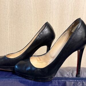 Christian Louboutin Black Leather Pumps EU 35 / US 4.5–5 | Classic Red Sole